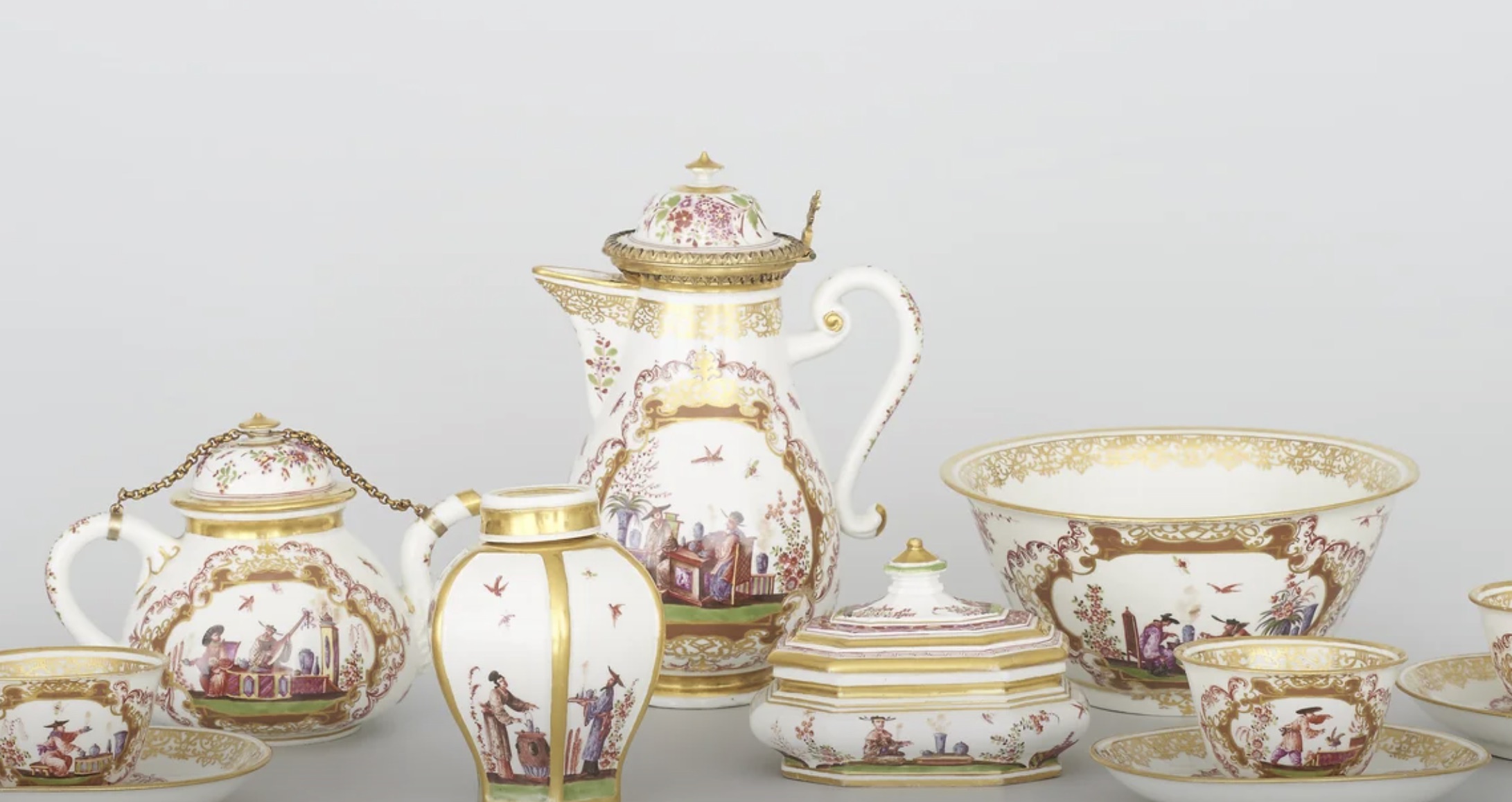Meissen porcelain tea and coffee service painted with chinoiserie scenes
